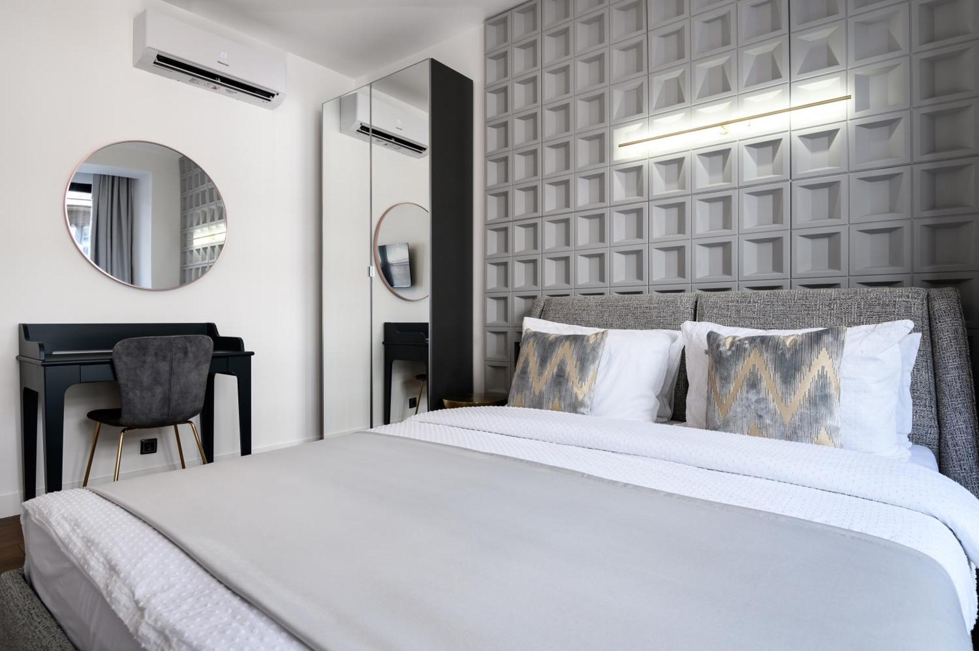 Urban Downtown Luxury Rooms And Suites Belgrado Esterno foto