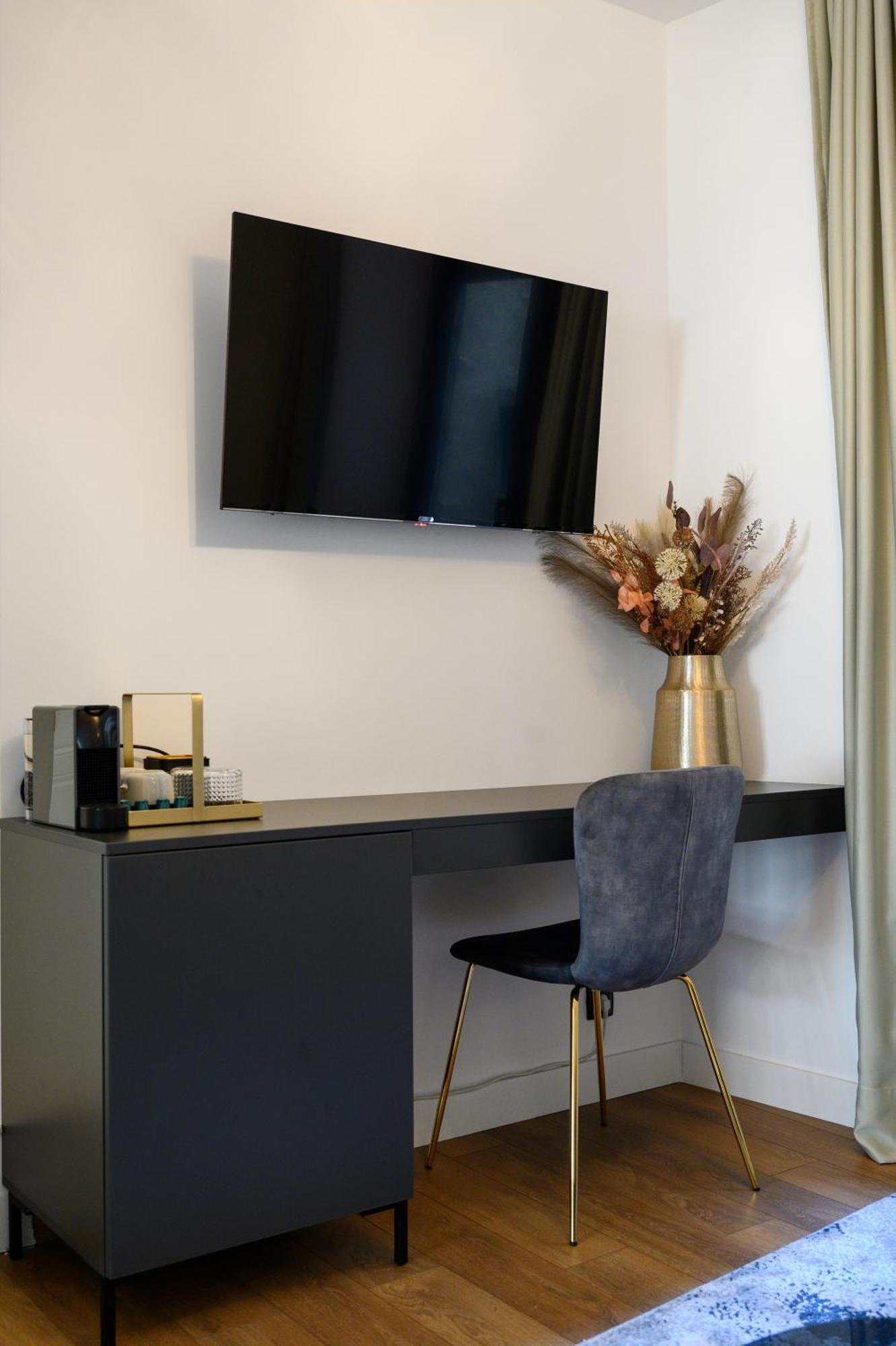 Urban Downtown Luxury Rooms And Suites Belgrado Esterno foto