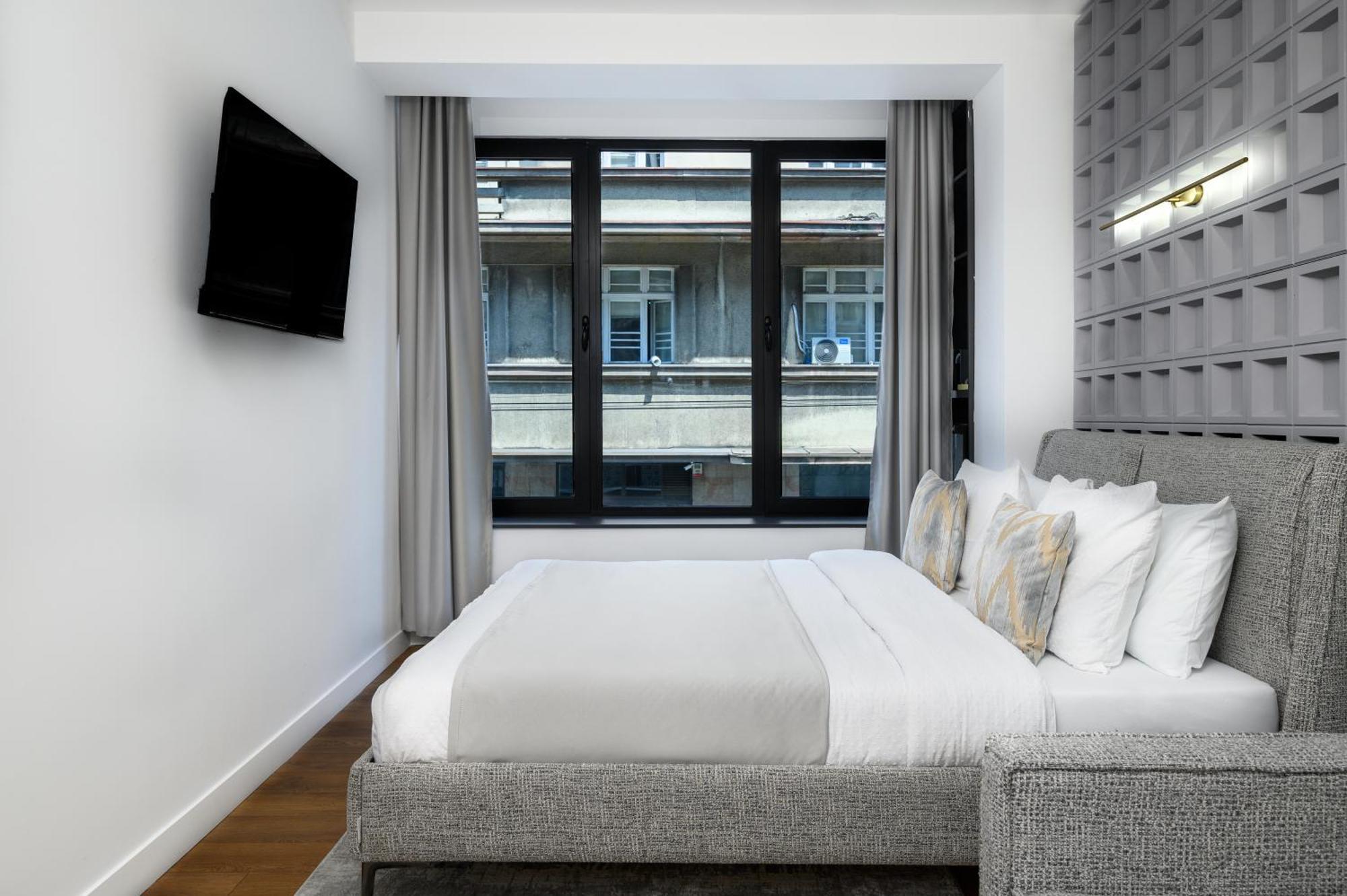 Urban Downtown Luxury Rooms And Suites Belgrado Esterno foto